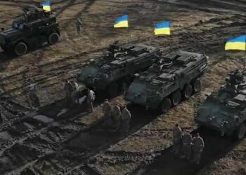 Резніков провів тест-драйв американських броньованих машин Stryker та Cougar (відео)