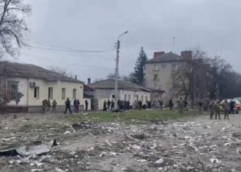 Росіяни завдали ракетного удару по центру Слов’янська, є загиблі (фото, відео)