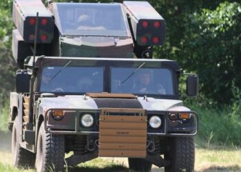 На озброєння ЗСУ стали мобільні американські ЗРК Avenger (фото)