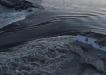 Російські військові підірвали Каховську ГЕС