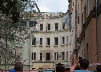 Постраждалих від ракетного удару львівʼян розселили в модульні будинки і готелі