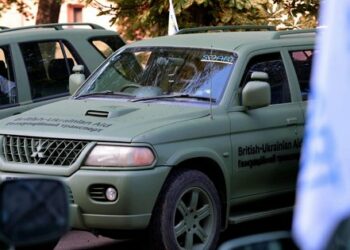 Із Львівщини благодійні фонди передали на фронт 24 евакуаційні медичні автівки