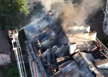 Перші кадри ліквідації наслідків ракетного обстрілу Львова. Відео дня