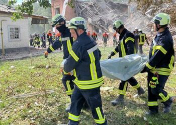 Росіяни дроном зруйнували школу на Сумщині, загинули вчителі (фото)