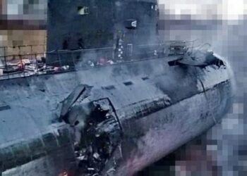 У мережі з'явилися фото пошкодженого в Севастополі підводного човна «Ростов-на-Дону»
