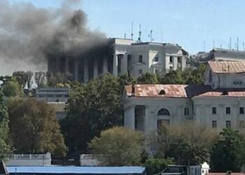 ЗМІ опублікували супутникові знімки штабу Чорноморського флоту РФ до і після ракетного удару