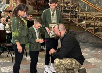 У Львові королівська бригада вручила сім'ям загиблих побратимів ордени «Хрест Героя»