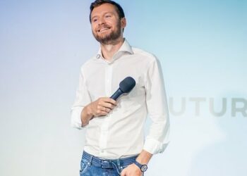 Журналісти знайшли в будинку російського олігарха зятя Євгена Червоненка (відео)