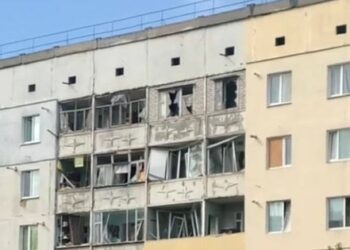 Російські окупанти вдарили по житлових багатоповерхівках у Новій Каховці