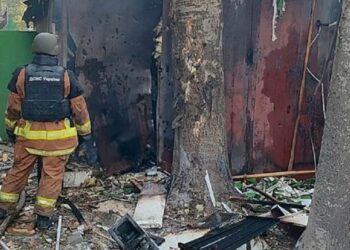 Росіяни вбили трьох людей під час вечірнього обстрілу Херсона (фото)