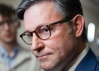 У США з четвертої спроби обрали спікером республіканця Майкла Джонсона