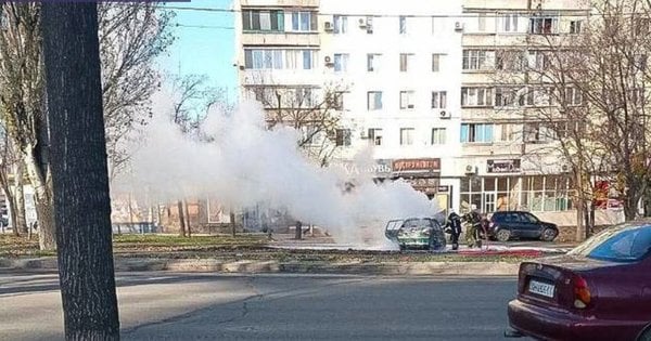 У Маріуполі підірвали автомобіль поліцейського з окупаційного корпусу
