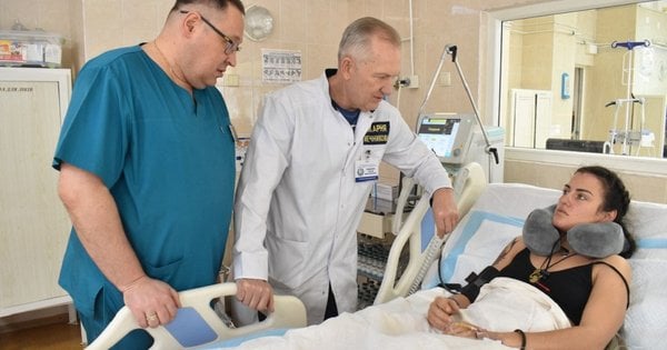 Лікарі Дніпра врятували 25-річну захисницю зі Львова