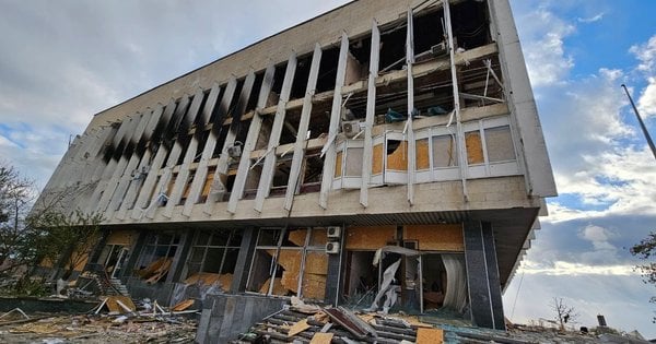 Росіяни вдарили ракетою по обласній бібліотеці у Херсоні