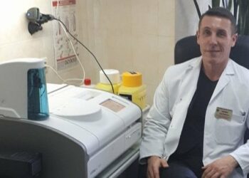 Відомому львівському лікарю винесли вирок за дачу 15 тис. доларів хабара для виїзду за кордон