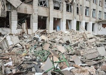 Кожна сьома українська школа пошкоджена через російські атаки