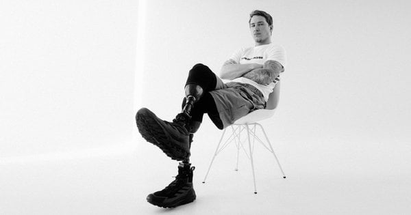 Українські благодійники створили календар із зображеннями відомих захисників