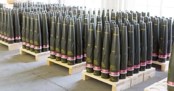 Франція обіцяє щомісяця надавати Україні три тисячі 155-мм снарядів