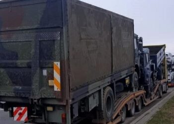 Поляки заблокували на кордоні вантажівки з військовою допомогою