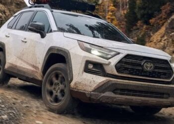 На Львівщині військовий рік їздив на волонтерському кросовері та уник покарання