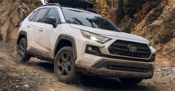 На Львівщині військовий рік їздив на волонтерському кросовері та уник покарання