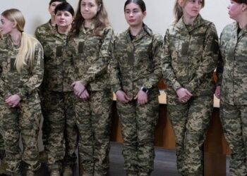 Військовослужбовиці ЗСУ отримали перші комплекти жіночої військової форми