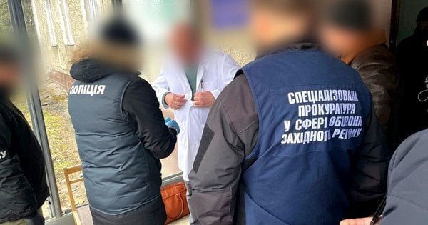 Член ВЛК на Хмельниччині вимагав 5000 доларів у хворого військового