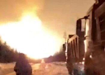 В Росії після вибуху сталась масштабна пожежа на газопроводі