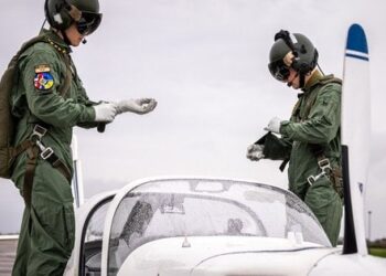 Міноборони Великої Британії показало фото з випуску пілотів ЗСУ, які навчалися на F-16