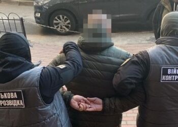 Посадовець Київської ОВА намагався шпигувати за ЗСУ під виглядом капелана