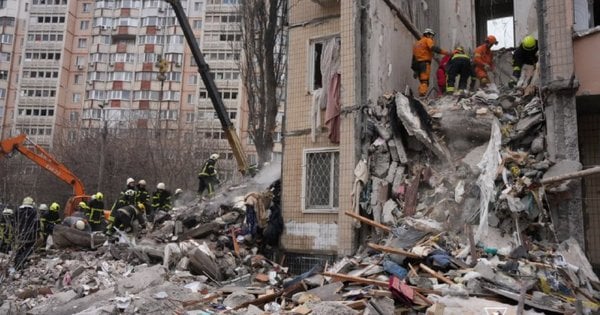 Під завалами зруйнованого росіянами будинку в Одесі знайшли тіла ще двох дітей