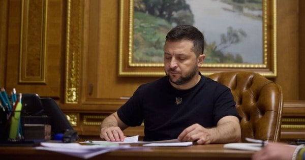 Президент звільнив заступника голови Служби зовнішньої розвідки