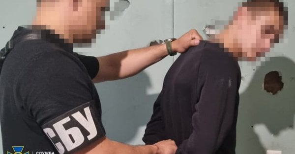 У Дніпрі четверо юнаків підпалили авто військовослужбовця на замовлення російських спецслужб