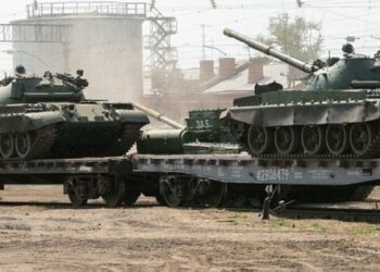 Росіяни кинули в бій танкові полки для виходу на кордони Луганської області