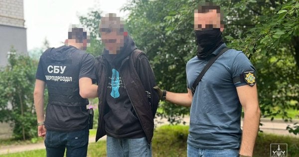 СБУ затримала 19-річного одесита за передачу даних про розміщення військових закладів