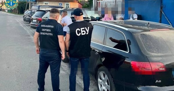 Адвоката з Волині підозрюють у переправленні чоловіків через кордон за 10 тис. доларів