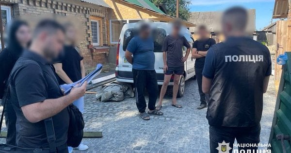 На Житомирщині командир військової частини змушував підлеглих будувати йому будинок