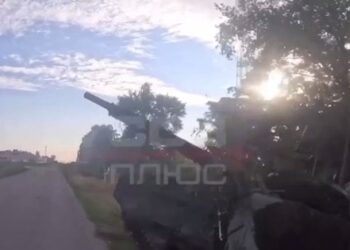 Львівські десантники захопили в Курській області новий російський танк (Відео)