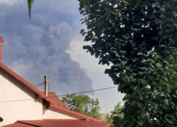 Внаслідок влучання російського дрона в Тернополі виникла пожежа