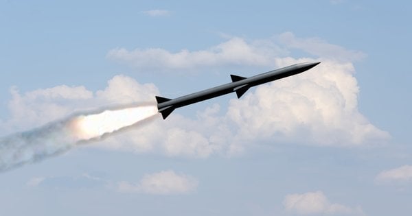 Польща не збиватиме російські безпілотники та ракети над Україною