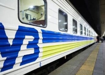 «Укрзалізниця» повідомила про значні затримки поїздів через нічну російську атаку