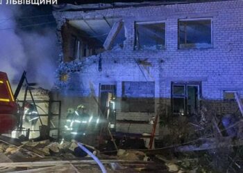 Через падіння уламків безпілотника біля Львова виникла пожежа