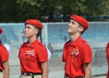 Росіяни змушують дітей на ТОТ долучатися до парамілітарних організацій