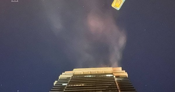 У Києві ворожі безпілотники пошкодили хмарочос на Печерську (фото)