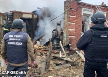 Унаслідок обстрілу Куп’янська на двох людей впали дроти електромережі