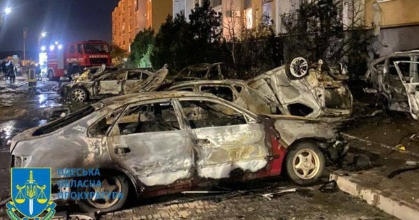 Внаслідок російської атаки в Одесі загинула людина, ще понад десяток постраждали (фото)