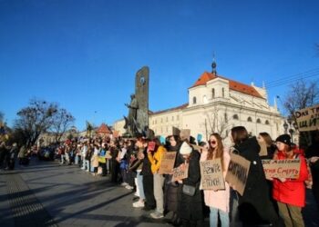 Львів'яни вийшли на акцію-нагадування про військовополонених та зниклих безвісти