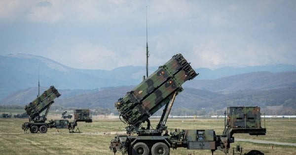 Німеччина передасть Україні ЗРК IRIS-T, РСЗВ HIMARS та 15 танків Leopard