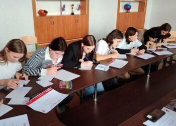 Школярів на окупованій Херсонщині змушують писати листи російським солдатам