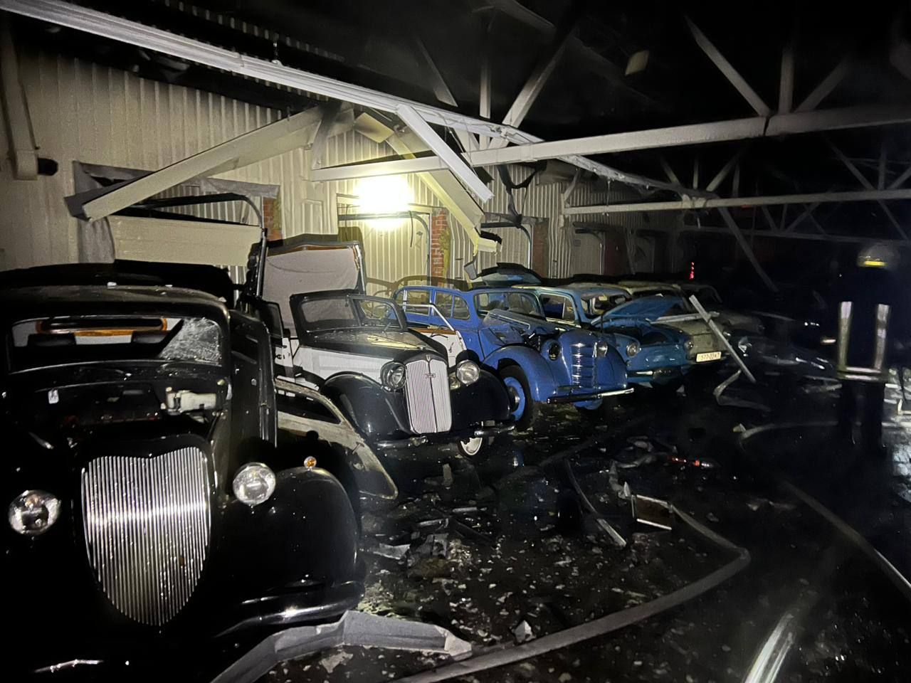 Снимка на Киевската областна военна администрация, пострадал е музей на ретро автомобили в Киевска област